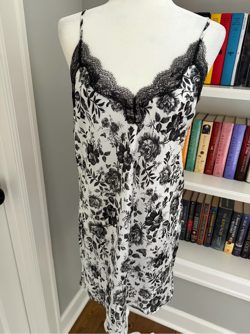 Victoria's Secret Black & White Floral Lace Trim Slip